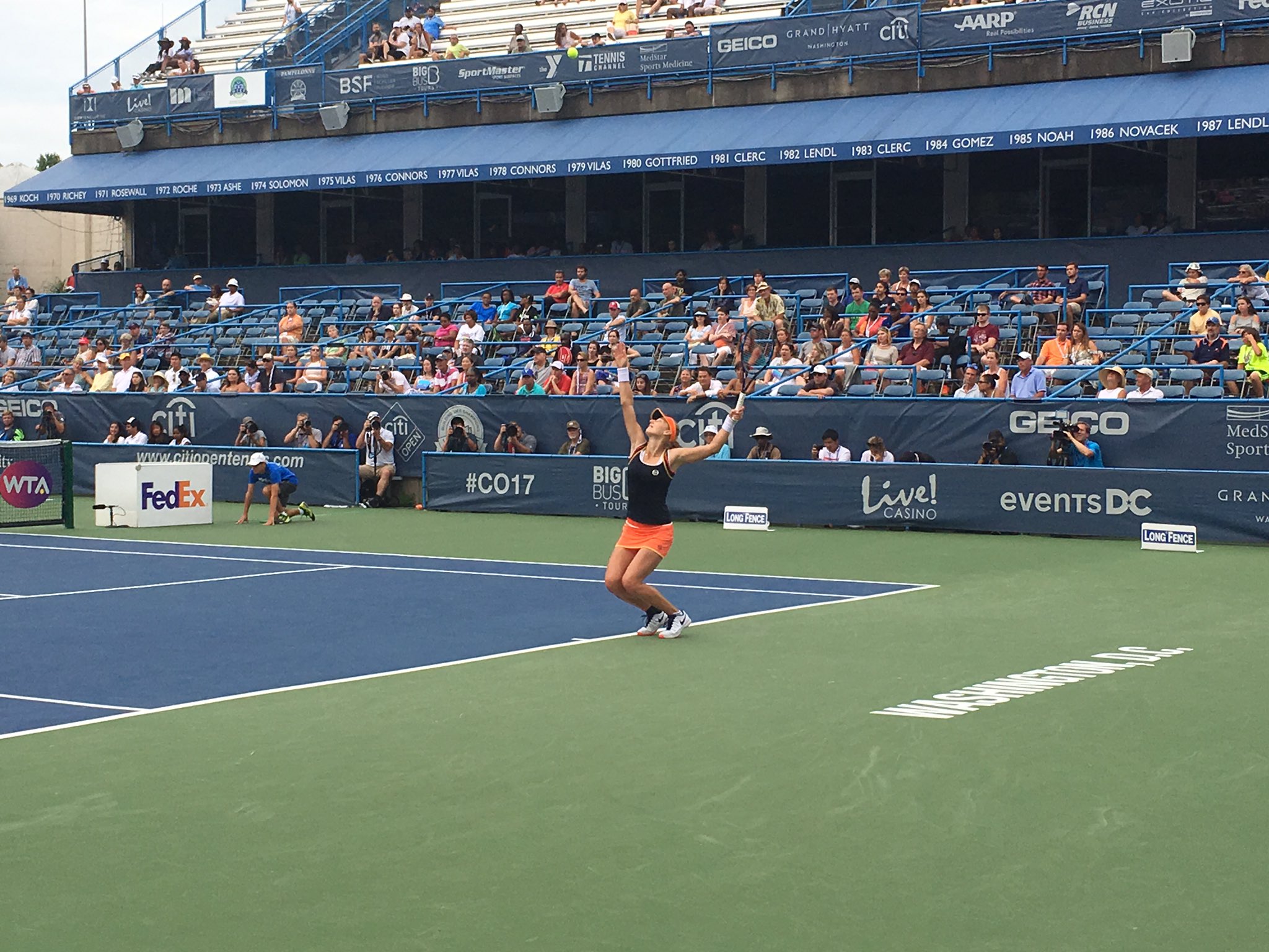 DGlN15kXUAI_iUZ.jpg:large