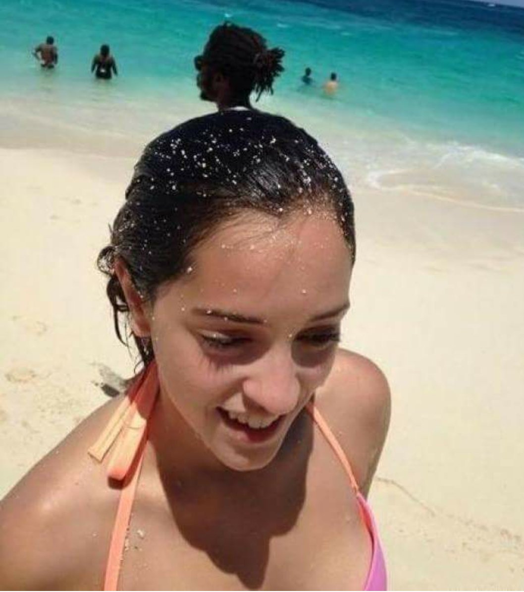 alkeit09's tweet photo. Finally noticed the hair https://t.co/W5B3DzScIn