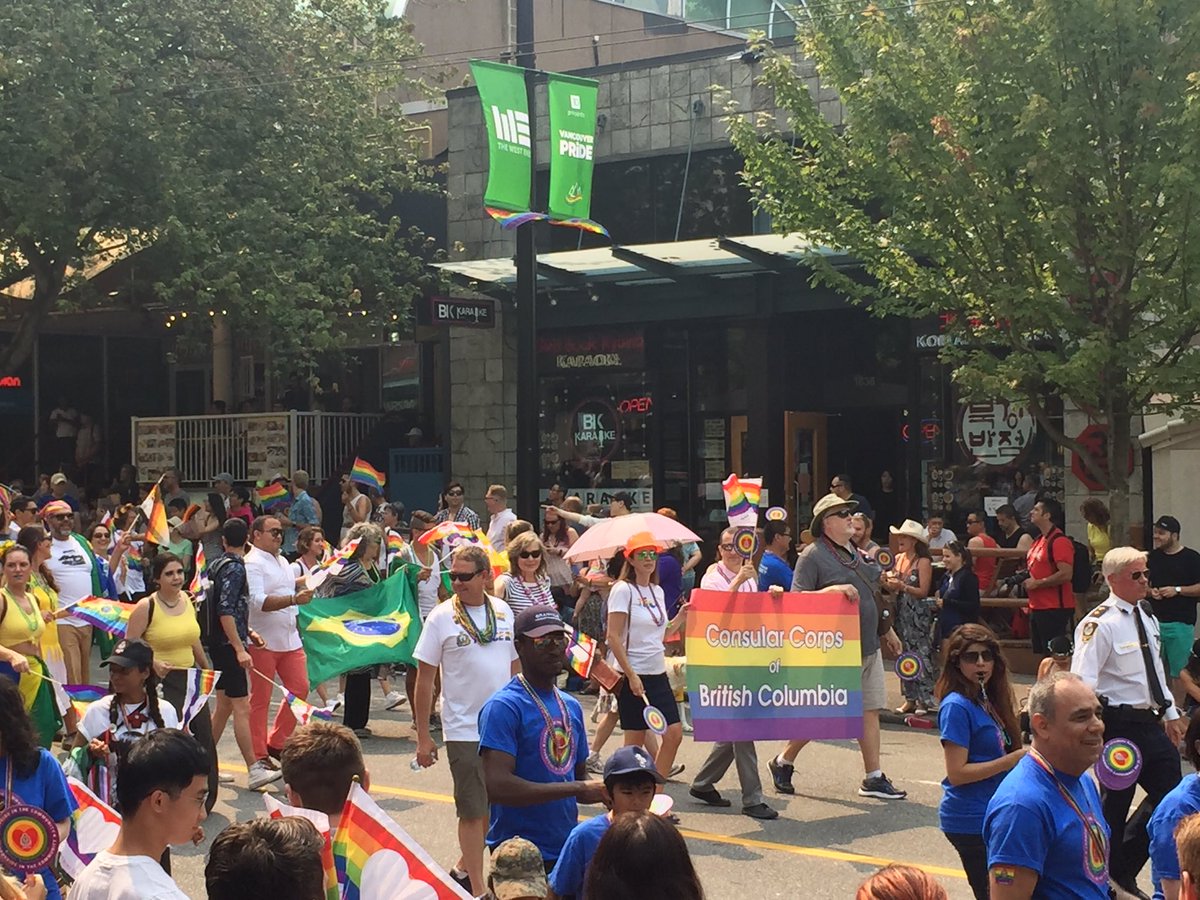 F_J_Barajas's tweet photo. #vancouverpride2017 #VancouverPrideParade #ShareTheLove #ccime #redglobalmx @RedTalentosBC @CityofVancouver  @PresidenciaMX @SRE_mx @IME_SRE https://t.co/U8XlMhHUZi