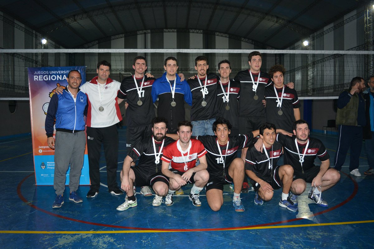 UNLZoficial's tweet photo. #VoleyMasculino cerró los #JUR2017 en la #UNLZ. Ellos son los ganadores: 🥇@UNAJ_oficial 🥈@UNQoficial 🥉#ModeloLomas https://t.co/9lYbyQCmJP