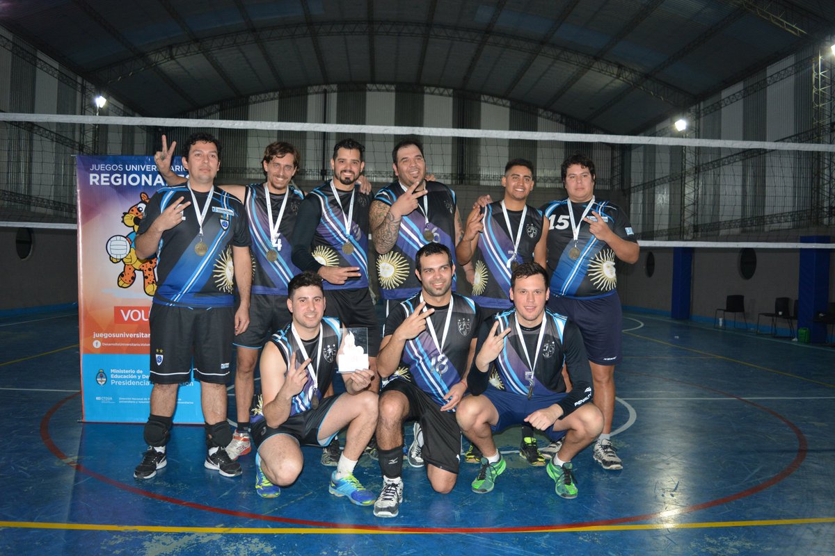 UNLZoficial's tweet photo. #VoleyMasculino cerró los #JUR2017 en la #UNLZ. Ellos son los ganadores: 🥇@UNAJ_oficial 🥈@UNQoficial 🥉#ModeloLomas https://t.co/9lYbyQCmJP