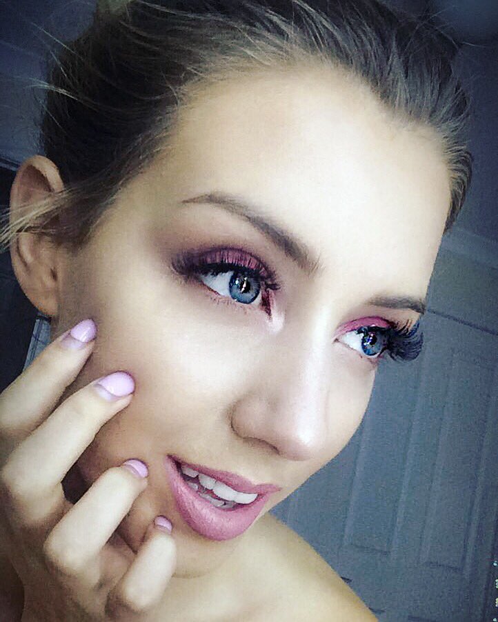 Colourswept's tweet photo. This is my go to makeup look! What's yours? ❤️ #makeup #everydaymakeup #MakeupTutorial https://t.co/oY9ddk8ncF