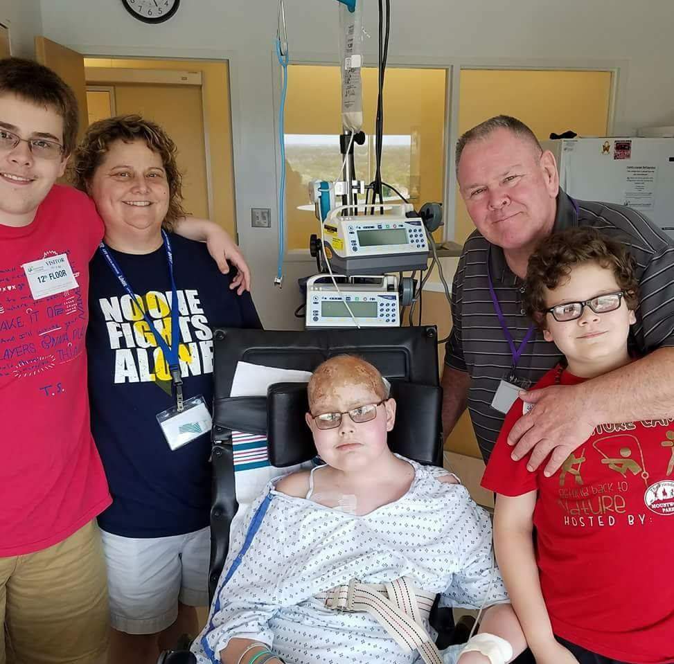 outoffucks78's tweet photo. @taylorswift13 this little boy is being sent home with hospice, his last wish is to meet you https://t.co/2f2sx5PeeC