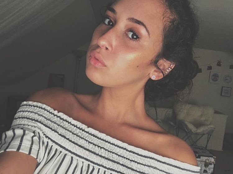 Happy 21st to our sister <a href="/_AdrianaCruz/">Adríana Cruz</a> ✨ we wish you the absolute best day full of celebrations!! Aoe ❤️