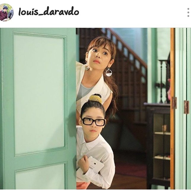 kikkapu8's tweet photo. คุณหนูเล่นไอแพดด้วย..เจ๋ง! 😅
ส่วนเด็จพี่ของข้าน้าน.. น่าร๊ากกอีกแล้ว 😘😙
#คุณหนูเรือนเล็ก 
#ปูเป้เกศรินทร์ 
Cr. ในภาพ..ขออนุญาตินะค้าบ..กราบ😀 https://t.co/DG20iaEM5A