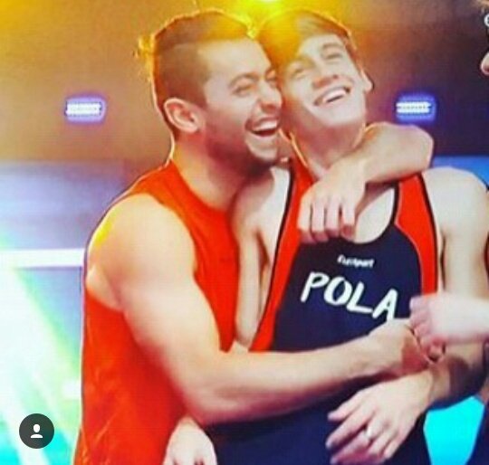 SierraGabii's tweet photo. Pocos se dan el lujo de recibir un abrazo del Maradona de @combatearg https://t.co/5H3w80TIW4