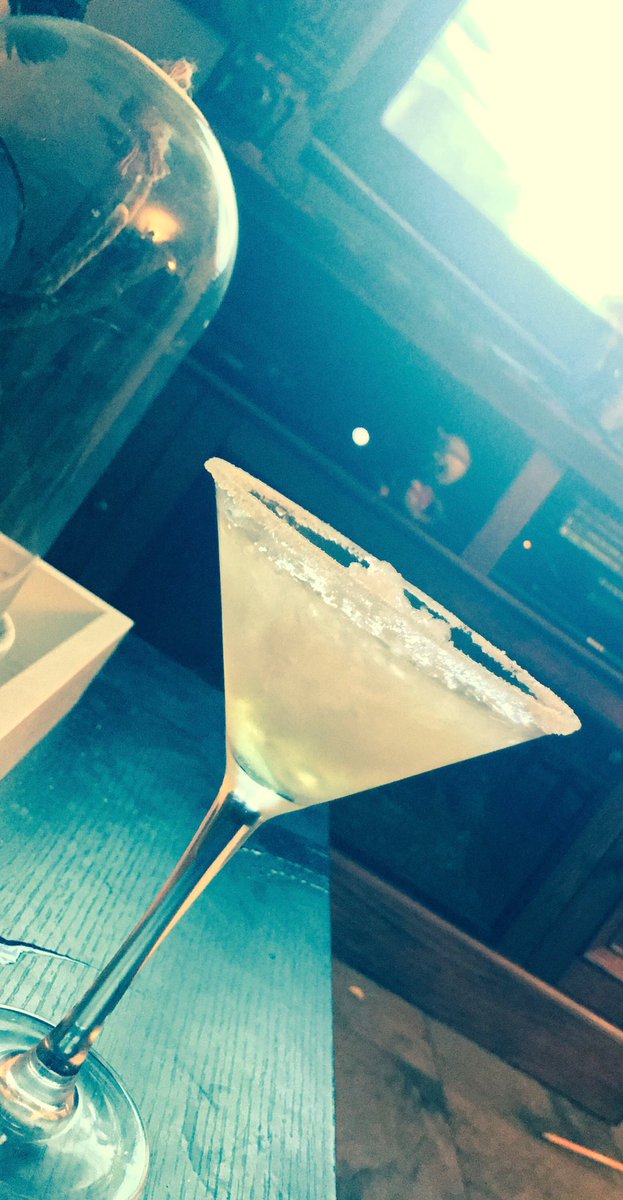 beardedbar's tweet photo. Watching #GameOfThrones enjoying a #HouseStark cocktail. #WinterIsComing #gin #beardedbartender #mixology https://t.co/Dt6NEeQj9g