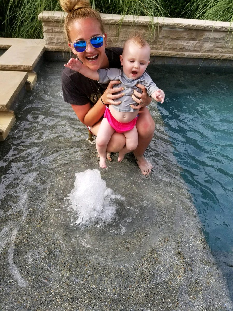 fsujmac's tweet photo. Amazing end to a great weekend! #picsofpayce #PoolTime #HappyBaby https://t.co/IyhU2kNKJG