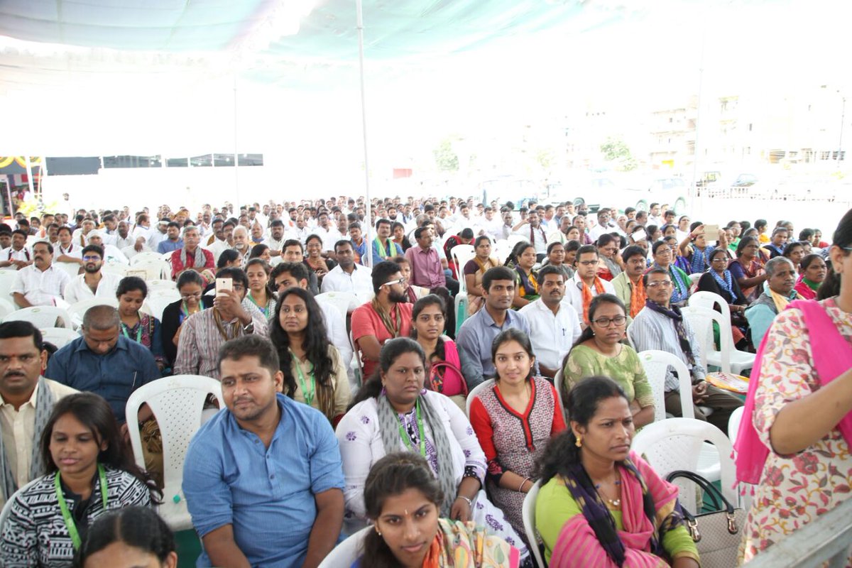 MinisterKTR's tweet photo. Minister @KTRTRS addressing the Chenetha Sambaralu event at People's Plaza, being held as part of #NationalHandloomDay #WearHandloom https://t.co/3AKxhSvdmD