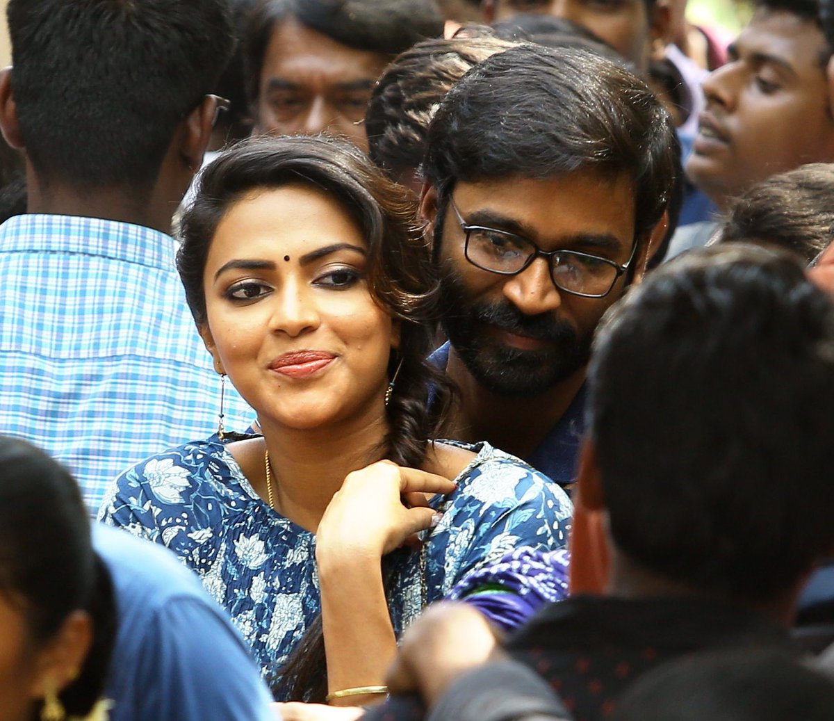 kollywoodtimes's tweet photo. #VIP2 #VIP2In4Days
#Dhanush #AmalaPaul
@dhanushkraja @Amala_ams @soundaryaarajni @v4umedia1 https://t.co/Rfg7uKUMMj