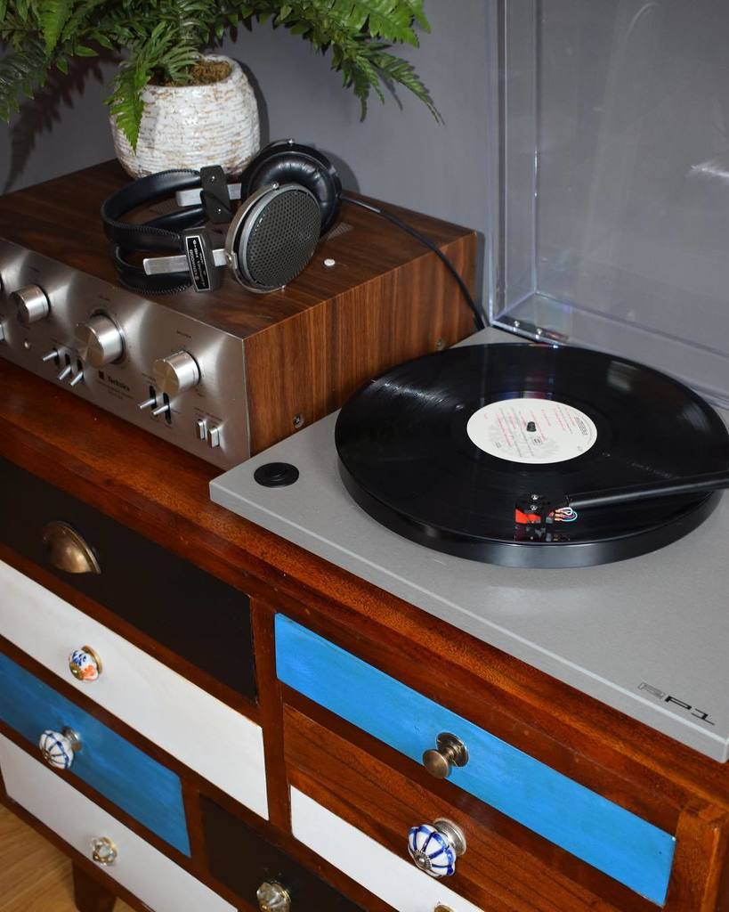Thekee2happy's tweet photo. Happy MonYay Lovelies, I'm not sure I have ever shared a close of of the "vinyls station" but here it is, we chang… https://t.co/KyBj4vXQsK https://t.co/8AmLJnSYkc