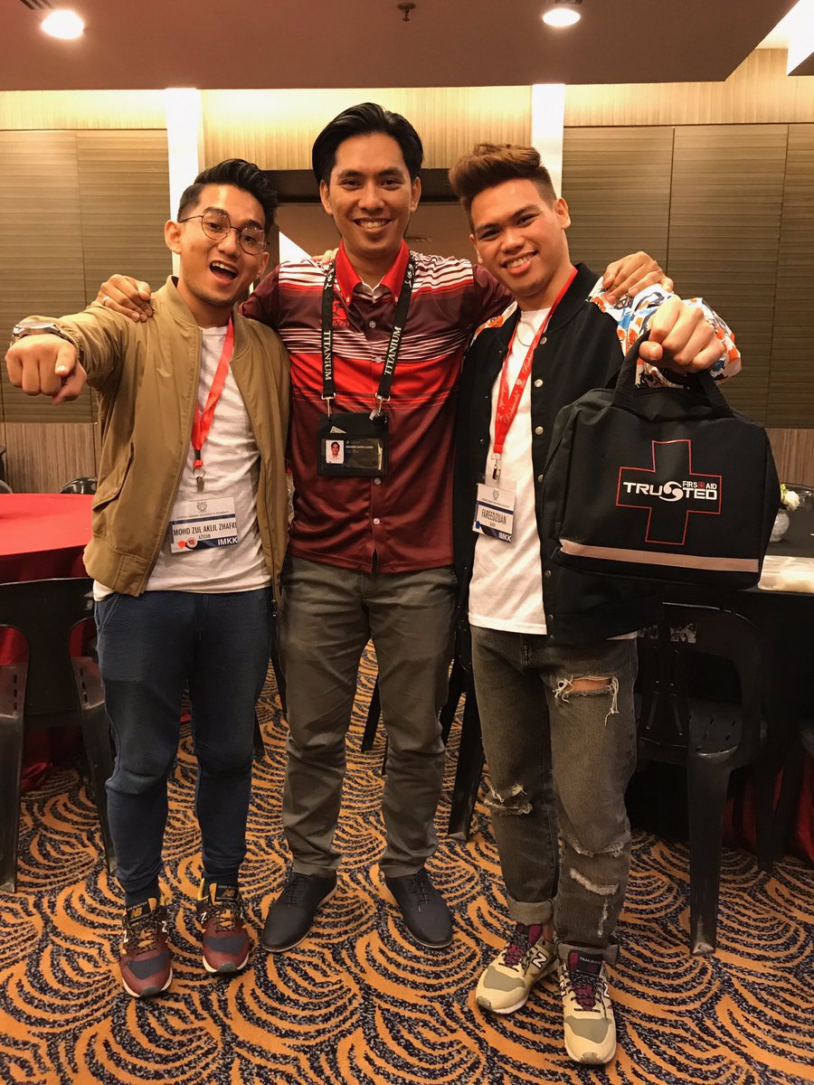 zhafriazizan's tweet photo. It's now or never ! A good session and sharing with our teacher lasalle dulu. 🔥🤞🏻 #trustedsharks #trustedcoach #imkk2017 @fareedPF https://t.co/ieGLs7r9ic