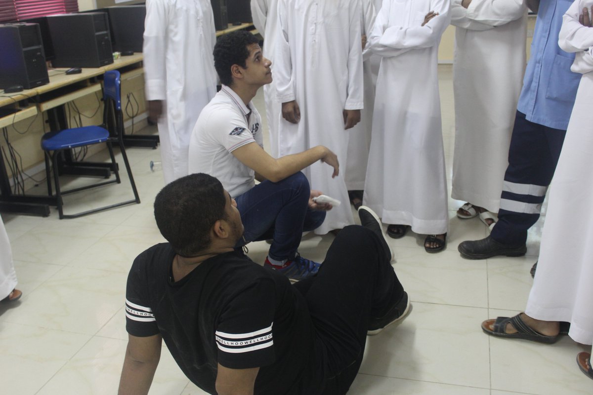 قدم الفاضل ابراهيم بن خلفان الشامسي تقني طؤاري طبي محاضرة عن الإسعافات الأولية شملت ( الكسور والنزيف والرعاف ) .❤️