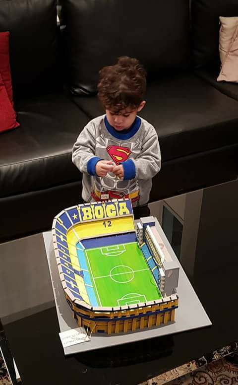 PadreBostero's tweet photo. El hijo de Dario Benedetto con su mini Bombonera. https://t.co/bOn7u5KX8b