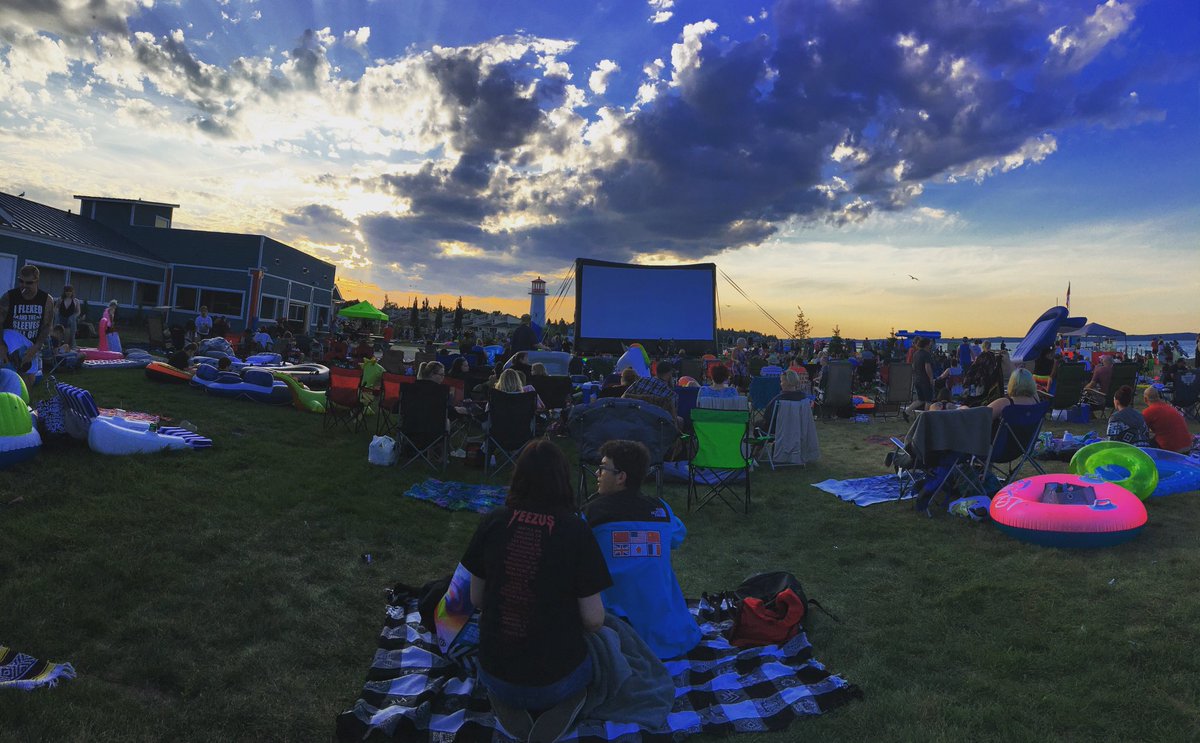 stormsandskies's tweet image. #OutdoorMovie in #SylvanLake #Alberta! Thanks @openaircinemas for the showing of #Jaws!