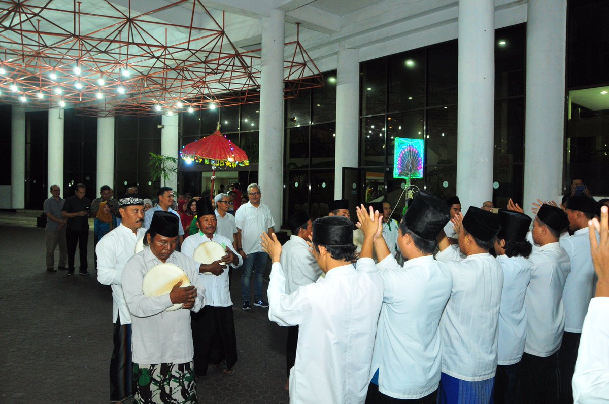 petrogresik's tweet photo. 7.Lewat Bazar dan Pameran, @petrogresik Hibur Masyarakat https://t.co/1ANEhIxgXl #petro45 https://t.co/3GSaSMjAmW
