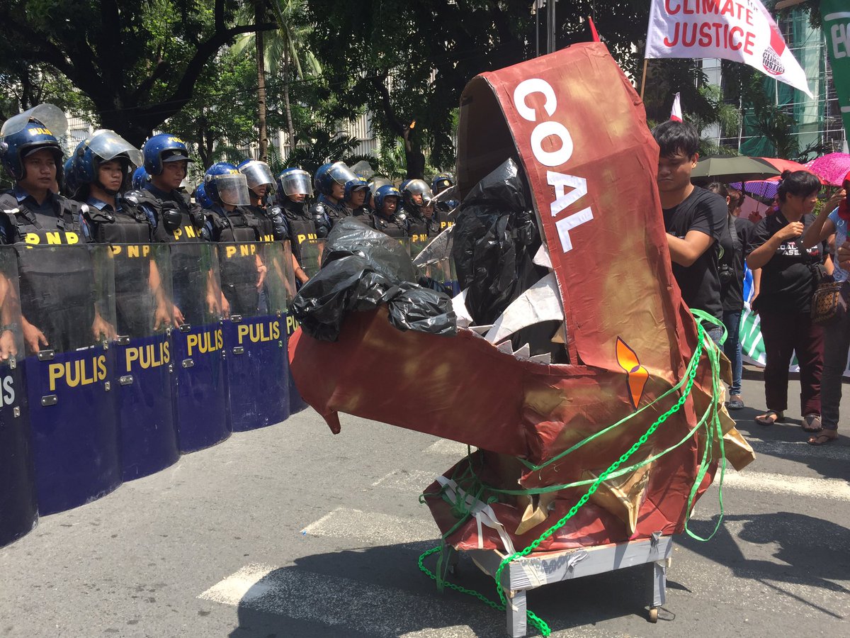 hcwhasia's tweet photo. Coal is being likened by the envi activists to a dragon that can burn & destroy everything in its way. #ChooseHealthyEnergy now! #ASEAN2017 https://t.co/6TyCt2Ox9u