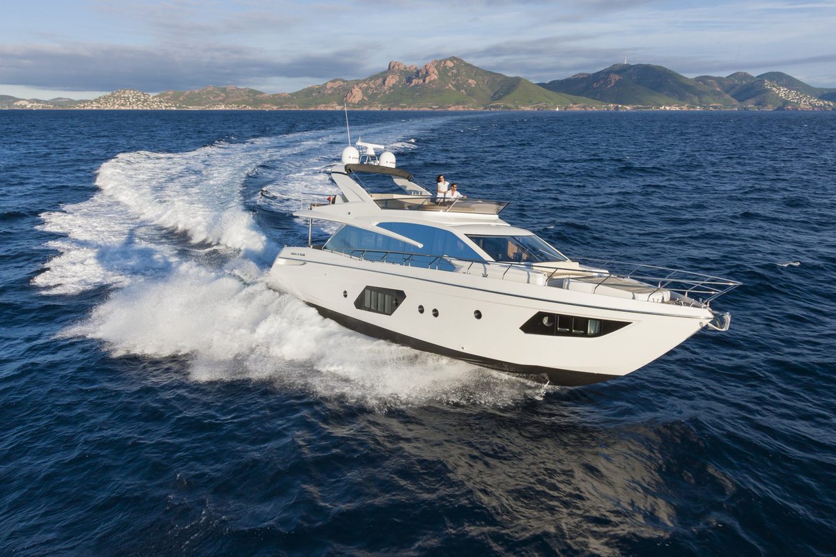 AbsoluteYachtHK's tweet image. Modern electronic systems of navigation, artfully combined with authentic motor-yacht lines of the hull. 
This is our #Absolute #64Fly.