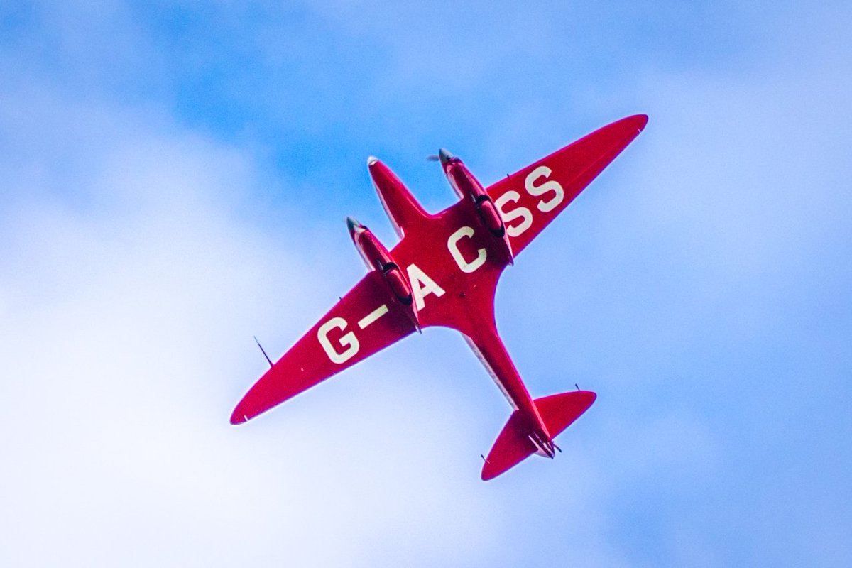 asangeek's tweet photo. Graceful Comet over @Shuttleworth_OW #edwardianpageant https://t.co/PvHt0QMVcb