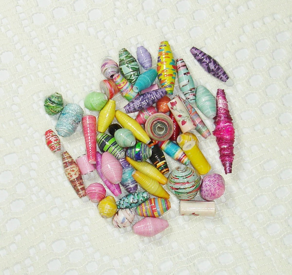 paperbeadboutiq's tweet photo. Paper Beads, Loose Handmade Supplies Variety Lot #1 https://t.co/Z4vkVFsMRq #Etsy #TyvecPaper https://t.co/wcOSAhhjxz