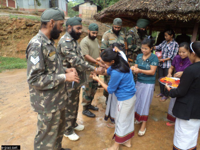 Indianit07's tweet photo. Celebrate #RakshaBandhan With Them, Those Who Sacrifices Their Everything For Giving Security!

Happy #RakshaBandhan To All.
👇👇💐🙏💐👇👇 https://t.co/fDyvceau7j
