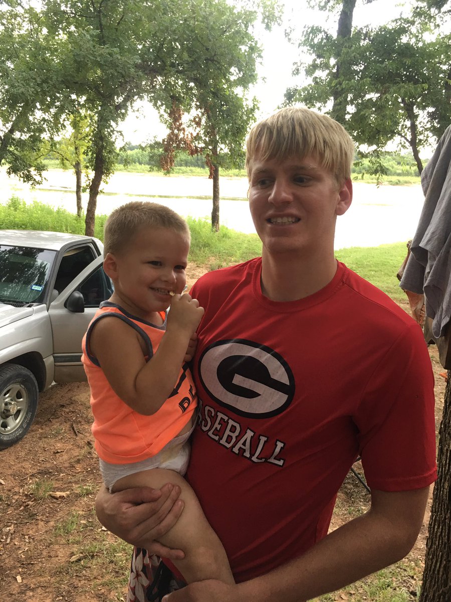 jleighjones49's tweet photo. @BigLance_13 and Coop. #twocoolcats https://t.co/XnULPctBkT