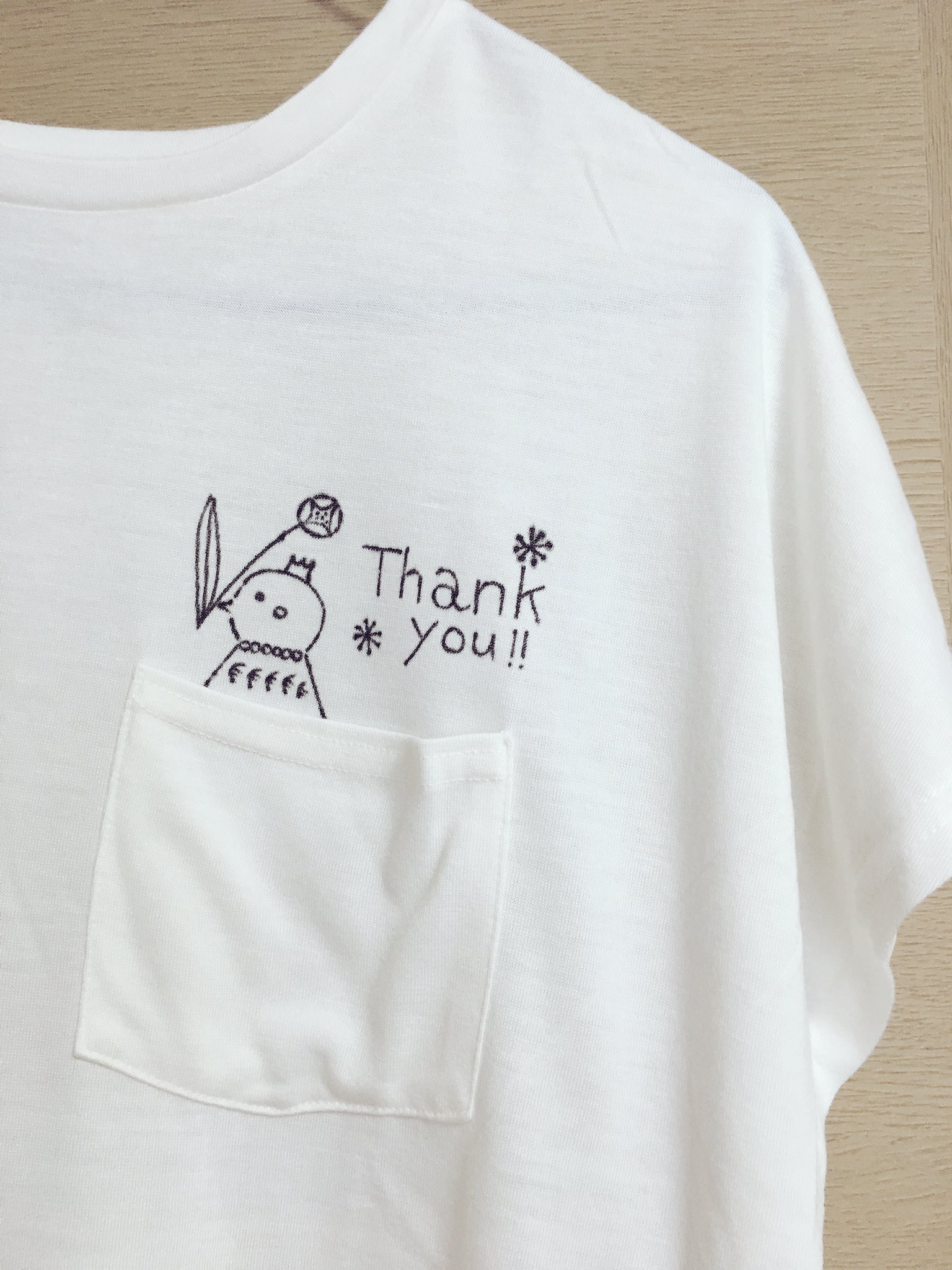 そよそよ T シャツに絵を描いてみました 後はアイロン当てて定着するだけ 布に描くって結構難しいけど 面白い T シャツ 絵 布描き用マーカー T Co Oeyeh0gqgw Twitter