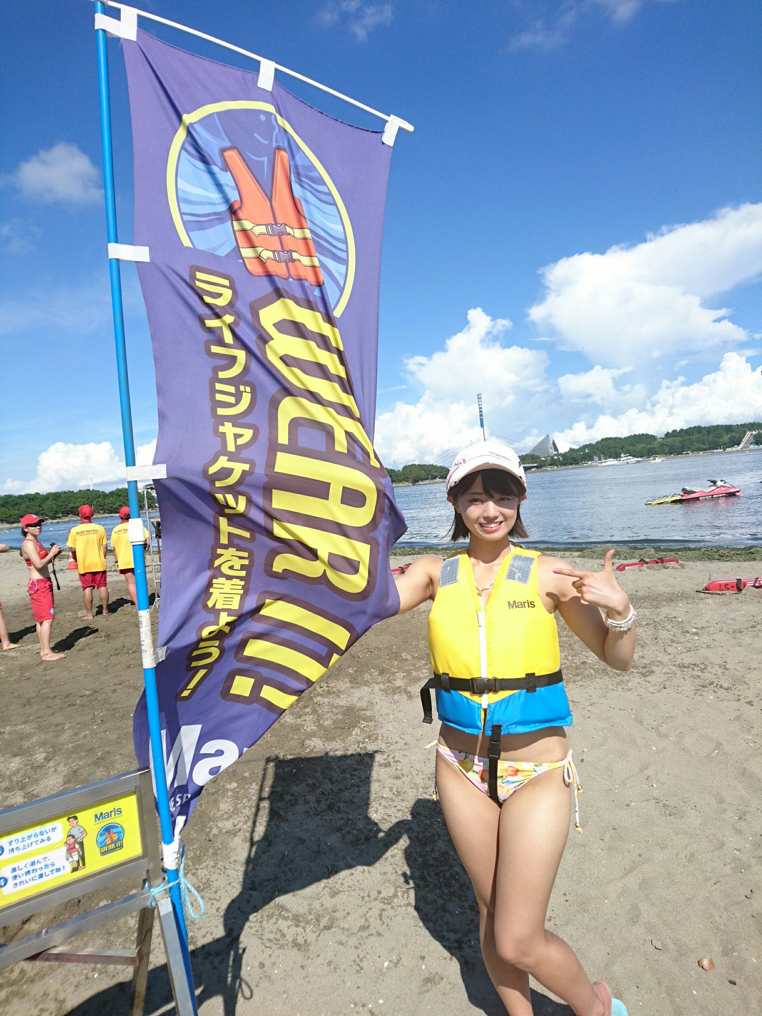 幸野ゆりあ 昨日海の公園でライフジャケットを着よう キャンペーンやってたからこゆりも着てみました ﾟ ﾟ 着てみたらすごい安心感 ライフジャケット欲しくなった しかし大人用はサイズが合わずキッズ用です 笑 安心安全