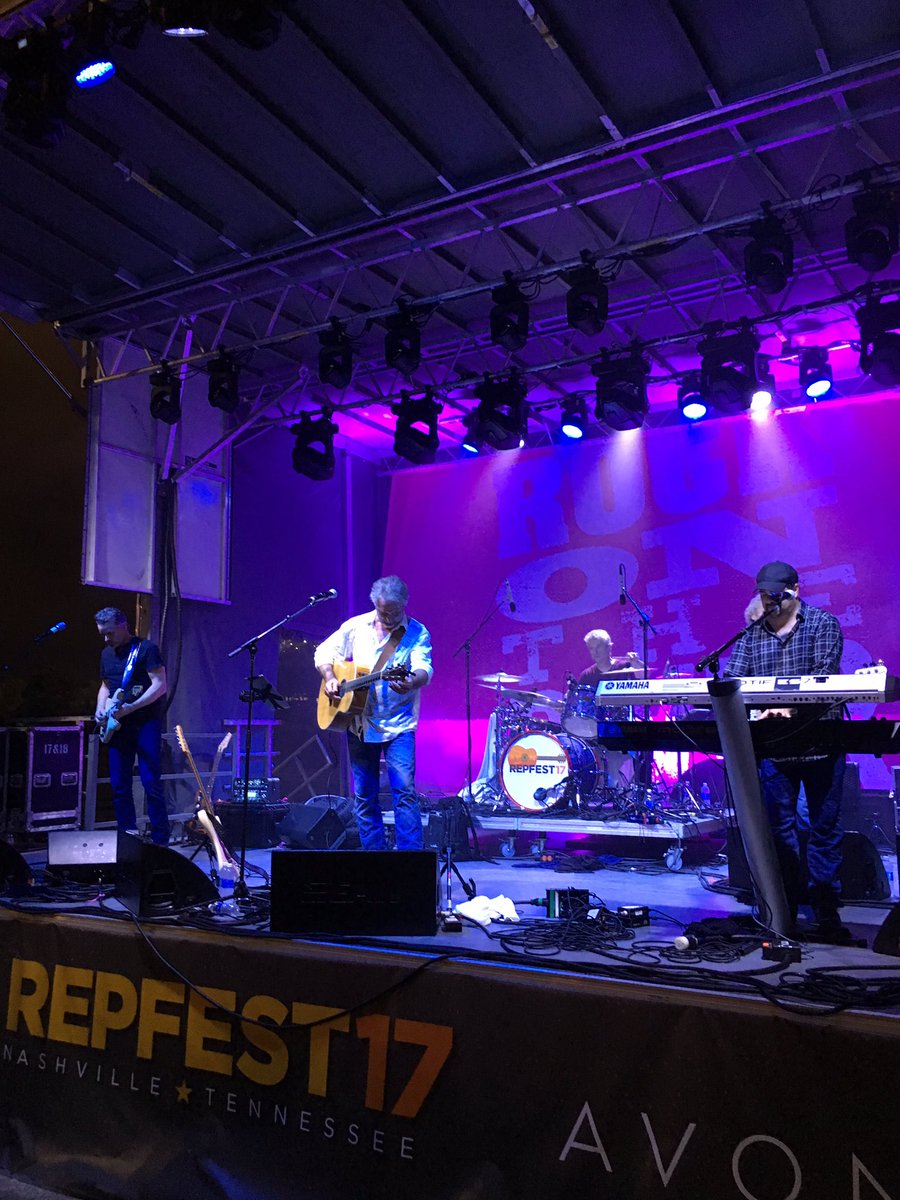 ReesBeautyBiz's tweet image. Great show tonight by #sixwire   I have just become a HUGE fan!   @Andy_Childs