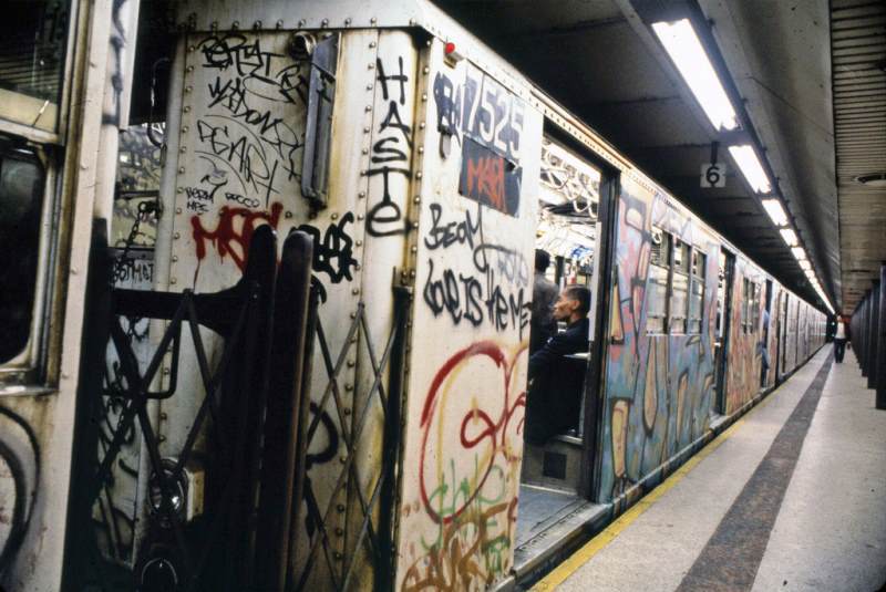 瀬尾 70 80年代のニューヨーク地下鉄の落書きの凄まじさ T Co 8jq6x6ykcd Twitter