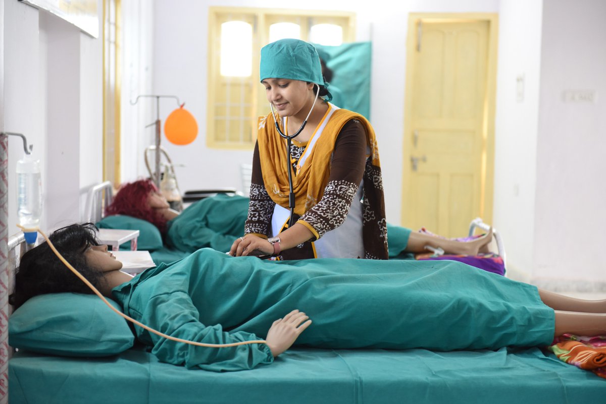 MSDESkillIndia's tweet photo. This #RakshaBandhan let's empower our sisters wth skills, which could help thm earn a better livelihood. Fr info call 8800055555 #GiftASkill https://t.co/O27eootPz9