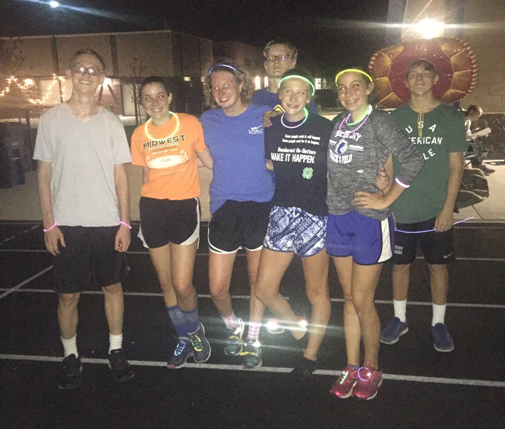 BonduXC's tweet photo. Handing off to our junior crew. #RunningRelay https://t.co/Sul3w5CtPP