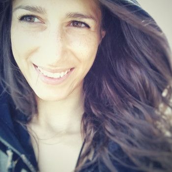 Introducing our speakers: <a href="/FischaelaMeer/">Miss Kitty Fantastico</a> shows you «More Ways to Make Your Users Sick – about WebVR and UX Design» frontendconf.ch/speakers/micha…