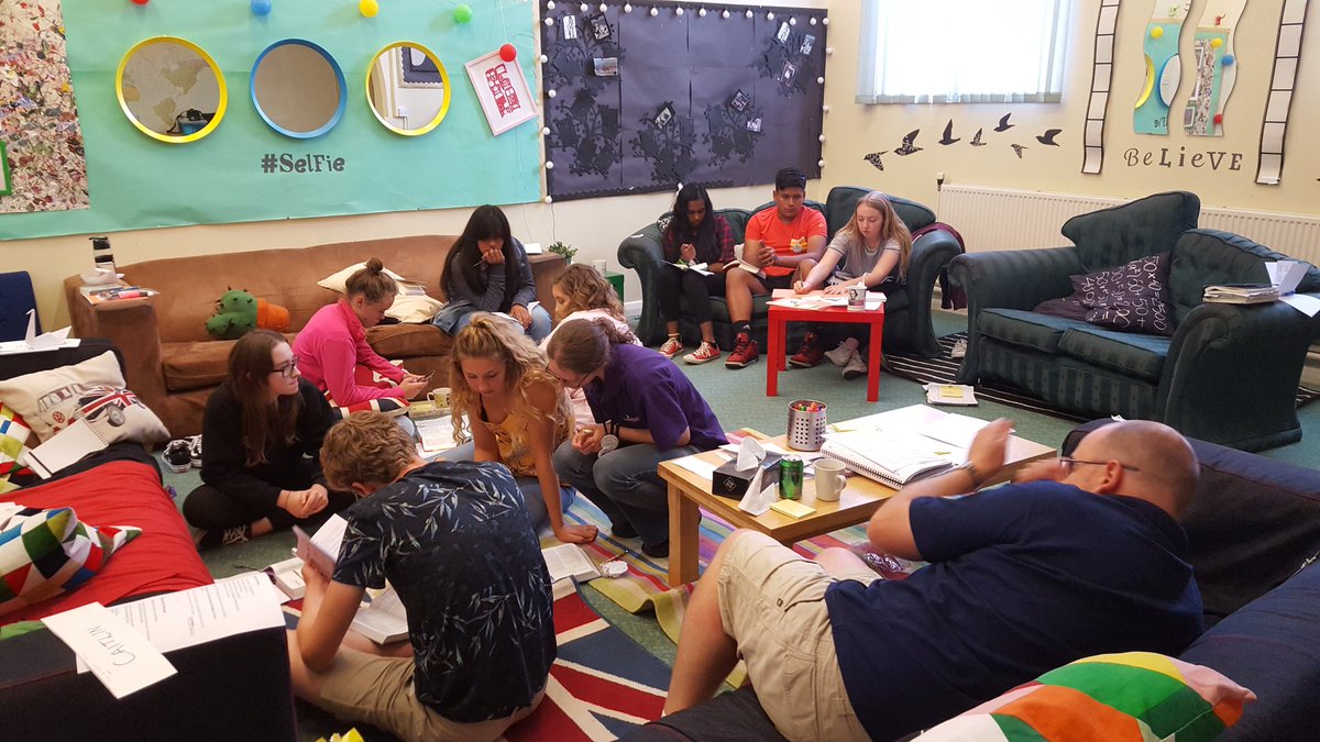 SUSpotTheDiff's tweet image. Make are working hard this morning doing Bible studies, learning, laughing and loving! #MakeTheDiff