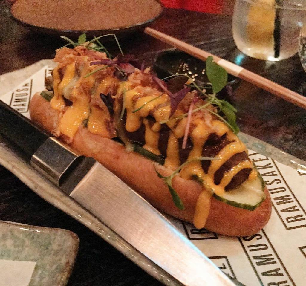 omnomnirvana's tweet photo. Working on this thesis has me craving all sorts of naughty food. Like this chili j dog 🤤 #3daystograduation #notsp… https://t.co/k4KGAgp0vw https://t.co/08RkUEsvHS