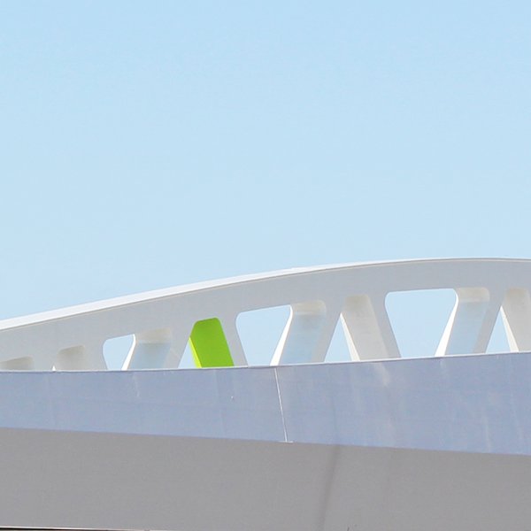 SWUStadtwerke's tweet photo. Jetzt kommt Farbe ins Spiel 👨🎨✅ #Linie2 #Brücke #Ulm #Grün //SK https://t.co/UmxNlabSzJ