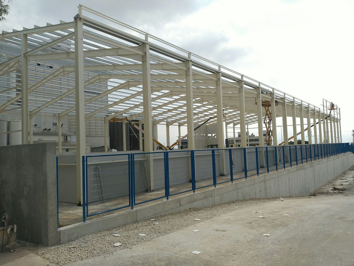 arada_Ing's tweet photo. Finalizamos fase de estructura metálica en nave para #industria, próximos trabajos: cubierta. #lorca #DirecciónObra #CSyS https://t.co/KRfebAz2rr