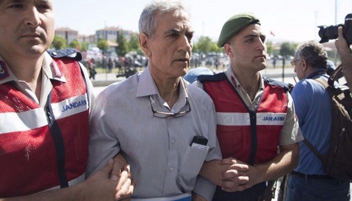 Akın Öztürk: Komuta kademesi kışlalardan çıkılmayacak emri verse bu teşebbüs gerçekleşemezdi!