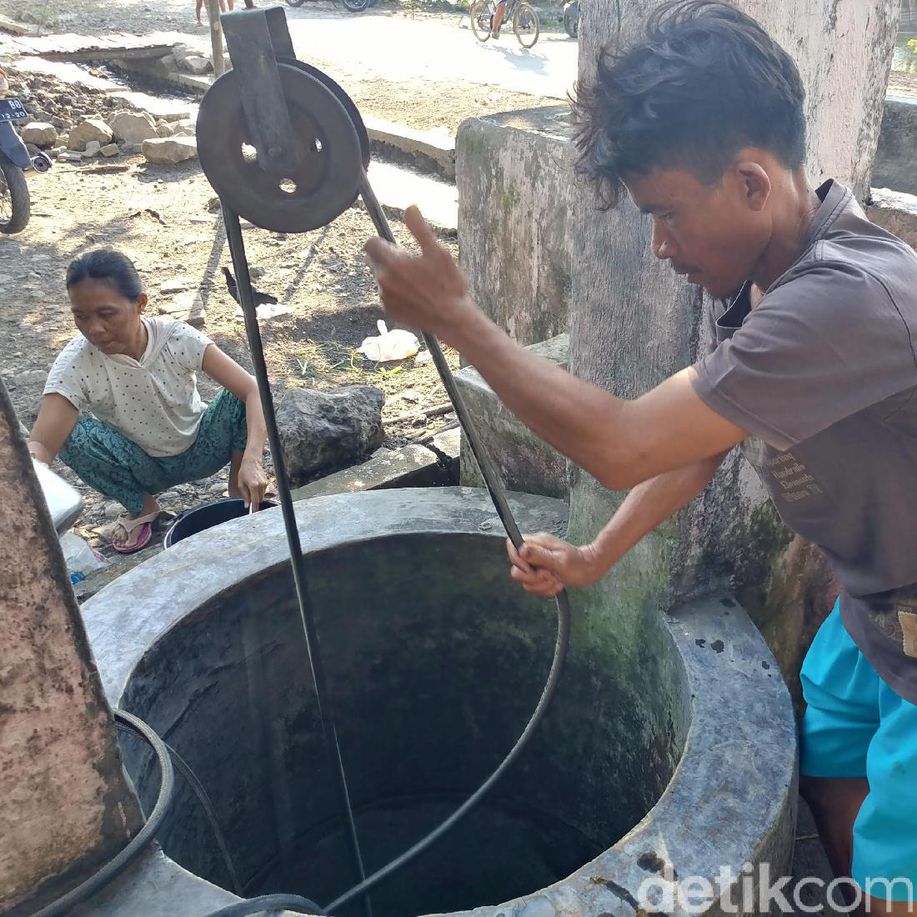 Sumur Warga Kreyo Cirebon Mulai Alami Kekeringan detik.id/6TWLlZ
