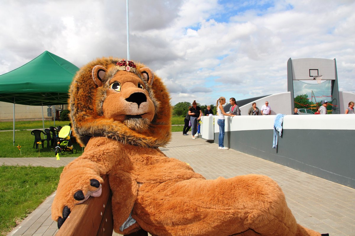 5.augustā Svitenē svinīgi tika atklāts daudzfunkcionālais sporta laukums. FOTO: rundale.lv/aktualitates/f…