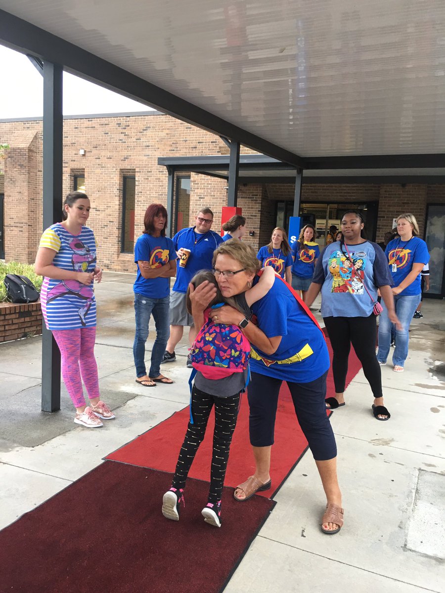 <a href="/SEPrincipal/">Susan Espiritu</a> Susan Espiritu welcomes all <a href="/SmgMagnet/">Sarah Moore Greene Magnet Academy (SMGMA)</a> students with a hug!  #backtoschool <a href="/KnoxSchools/">Knox County Schools</a>