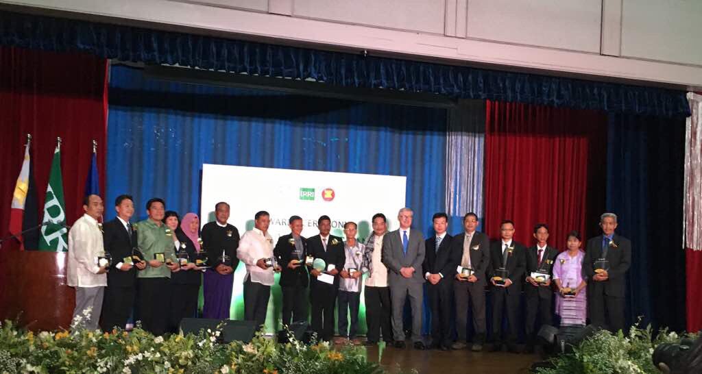 mada_malaysia's tweet photo. Congratulation to MADA's succesful farmer, Mr Jafar bin Zakaria for winning Rice Science &amp; Technology Ambassador of ASEAN Award #madamabeles https://t.co/FkARE1BalT