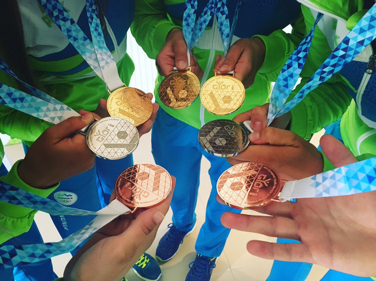 TeamSlovenia's tweet photo. #TeamSlovenia vam želi žlahtno obarvan začetek novega tedna😁✌️✌️✌️ #ofem2017 #tb https://t.co/sZTlH1jDr4