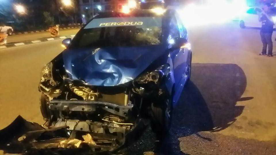 Dalam Negara - Penunggang EX5 maut dirempuh Myvi biru 