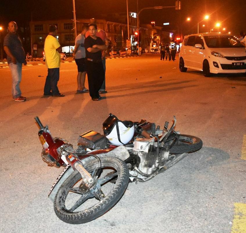 Dalam Negara - Penunggang EX5 maut dirempuh Myvi biru 