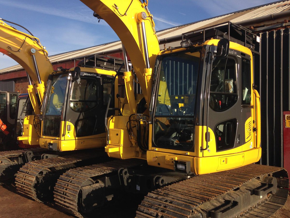 Some of our Komatsu PC138's ready for hire.  
Call 0151 546 5546
#komatsu #hire #excavator #pc138 #boundaryplant