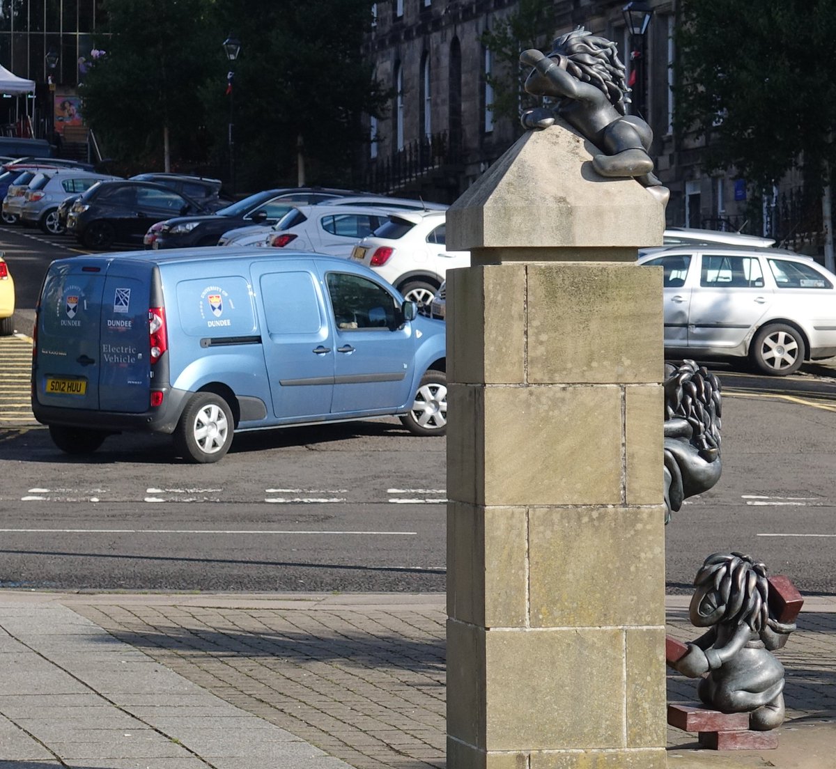 dtdchange's tweet photo. & what do the Dundee Lemmings see this fine morning?
Yup, one of the many @dundeeuni Electric vehicles
Thanks @Trudy09T
#LocalEco https://t.co/FhEcd6gNVt