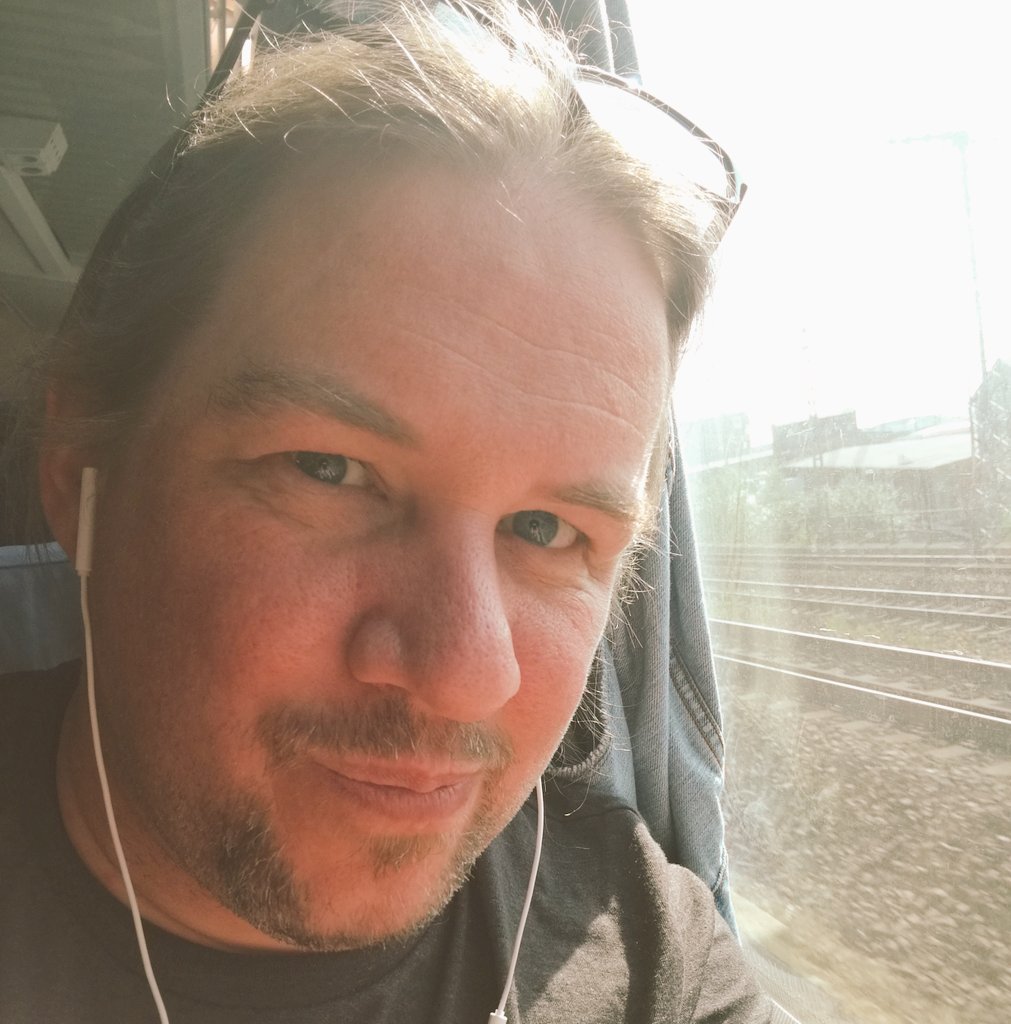 HamburgRene's tweet image. Achtung, wir nerven die nächsten Tage mit dem Hashtag #doc1 - es wird einiges zur #documenta14 zu erzählen geben. Welche Tipps habt Ihr?