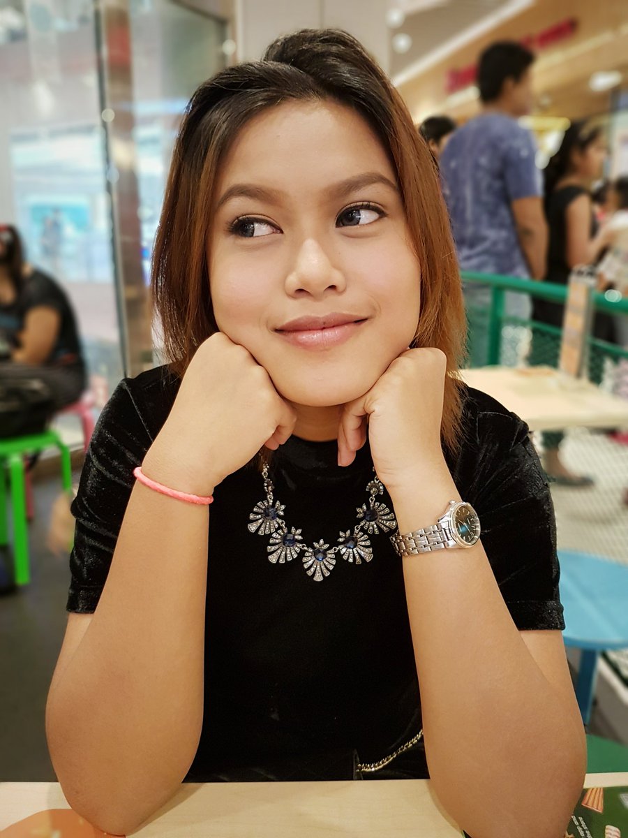 Hollock_'s tweet photo. Let's just take a minute to appreciate how beautiful my girlfriend is 😍😍😍 https://t.co/8GWSsvivfl