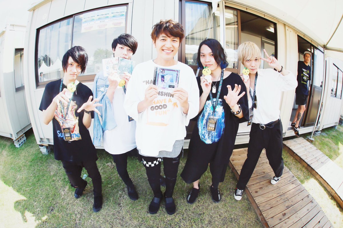 【Lenny code fictionさん公式Twitterより】

只今、アーティストLenny code fictionさんの公式Twitterにゆず北川との写真が掲載されている模様。

#ゆず病